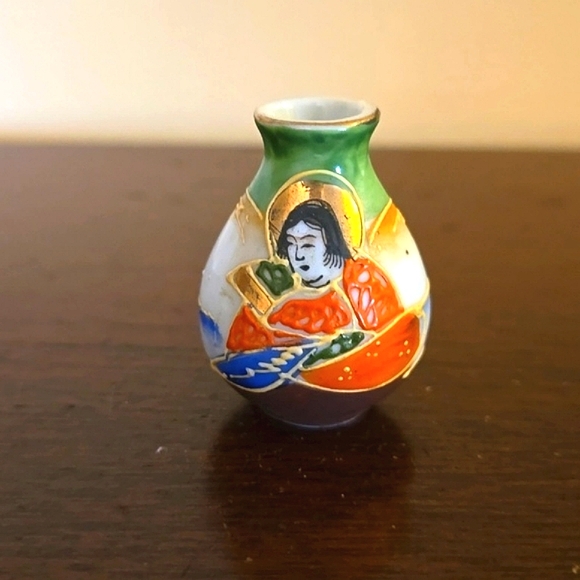 Hand Painted Miniature Vase Satsuma Moriage Occupied Japan 2" - Picture 2 of 4